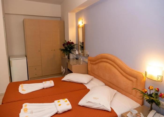 Kronos Hotel