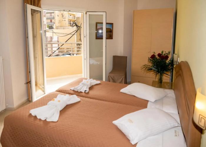 Kronos Hotel