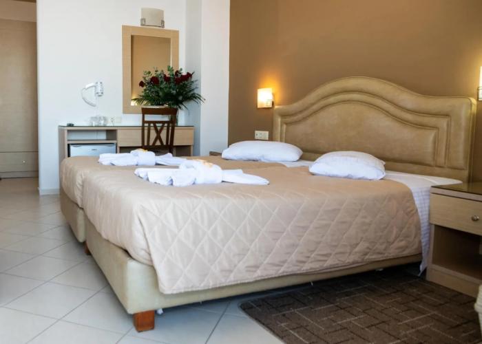 Kronos Hotel