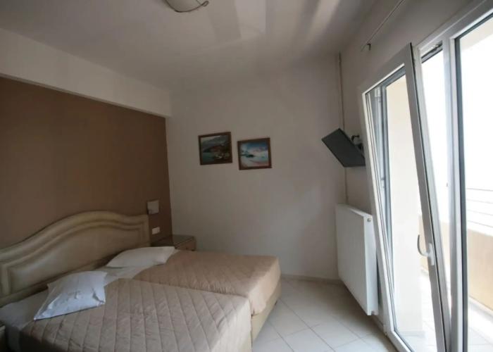 Kronos Hotel