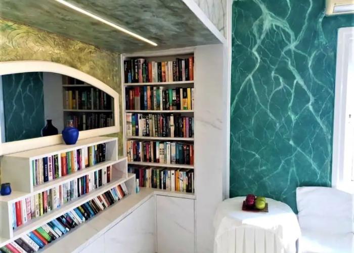 Entire Private Suite Sea Full View With Balcony, Shared Pool and Air Conditionin