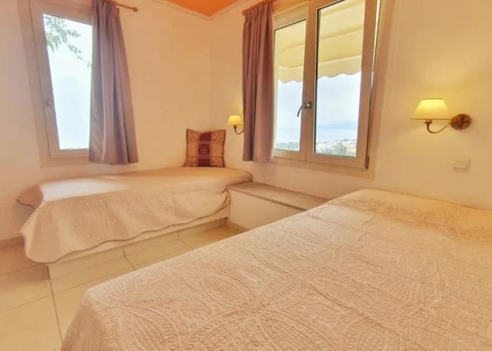 Studio Quiet And Peaceful And Very Relaxing With Kitchen, Shared Pool and Ac