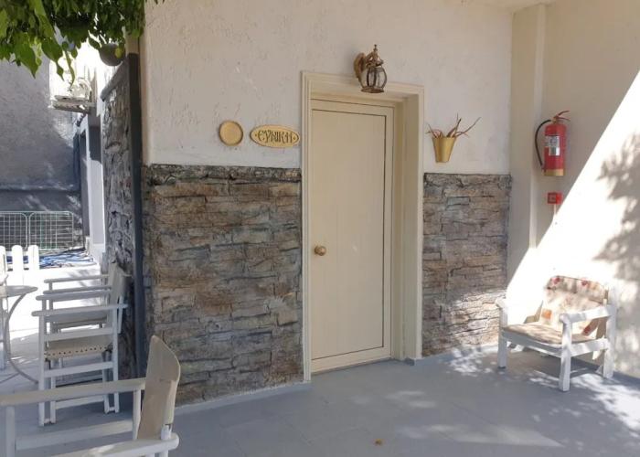 Studio Quiet And Peaceful And Very Relaxing With Kitchen, Shared Pool and Ac