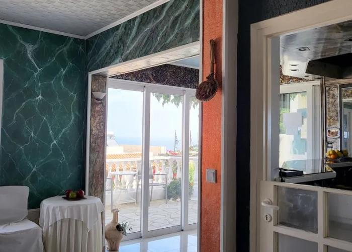 Studio Quiet And Peaceful And Very Relaxing With Kitchen, Shared Pool and Ac