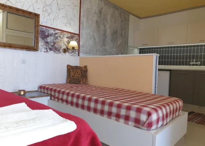 Studio Quiet And Peaceful And Very Relaxing With Kitchen, Shared Pool and Ac