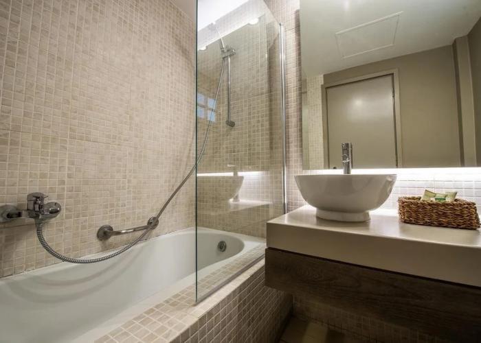 The Bay Hotel & Suites