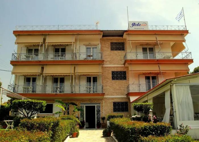 Giota Rooms