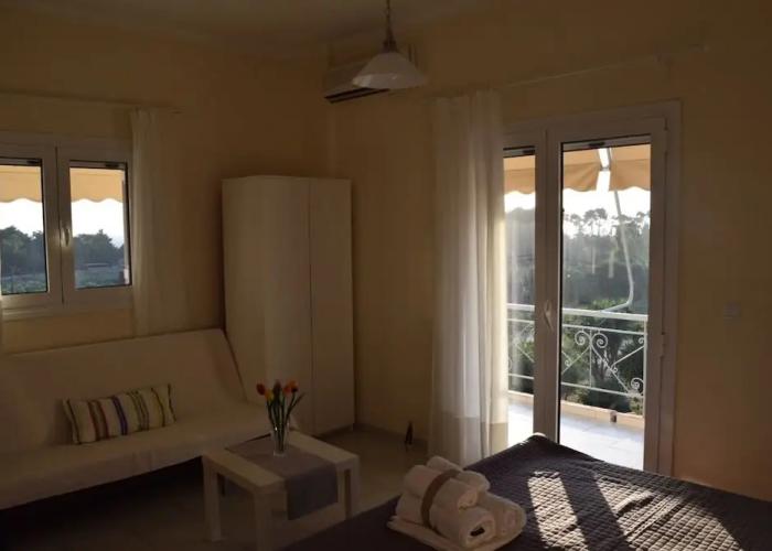 Giota Rooms