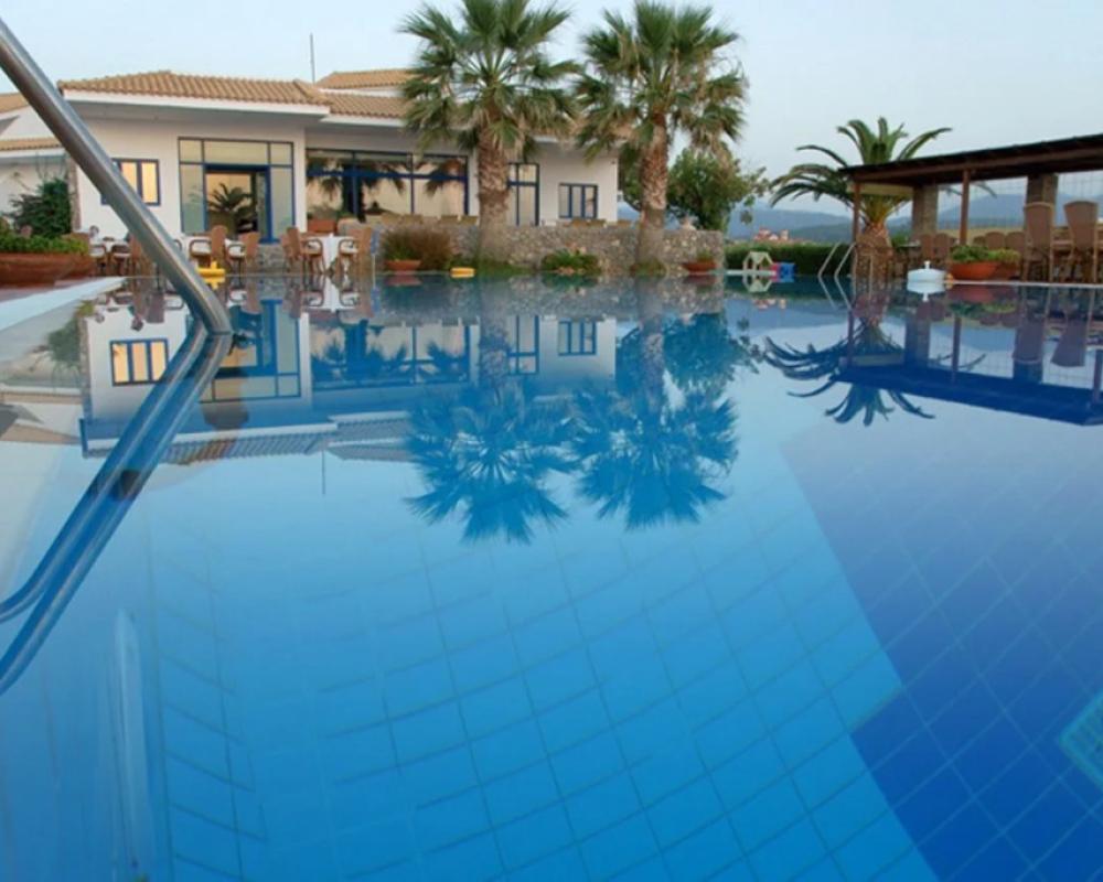 фото Oasis Hotel Kyparissia