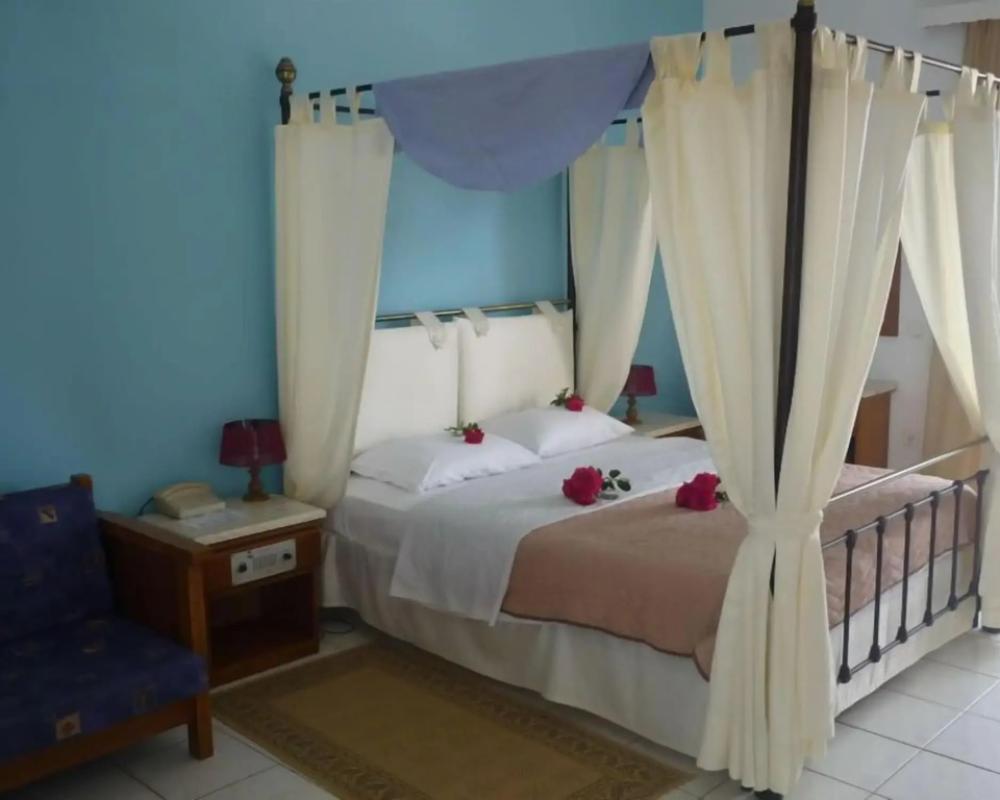 фото Oasis Hotel Kyparissia