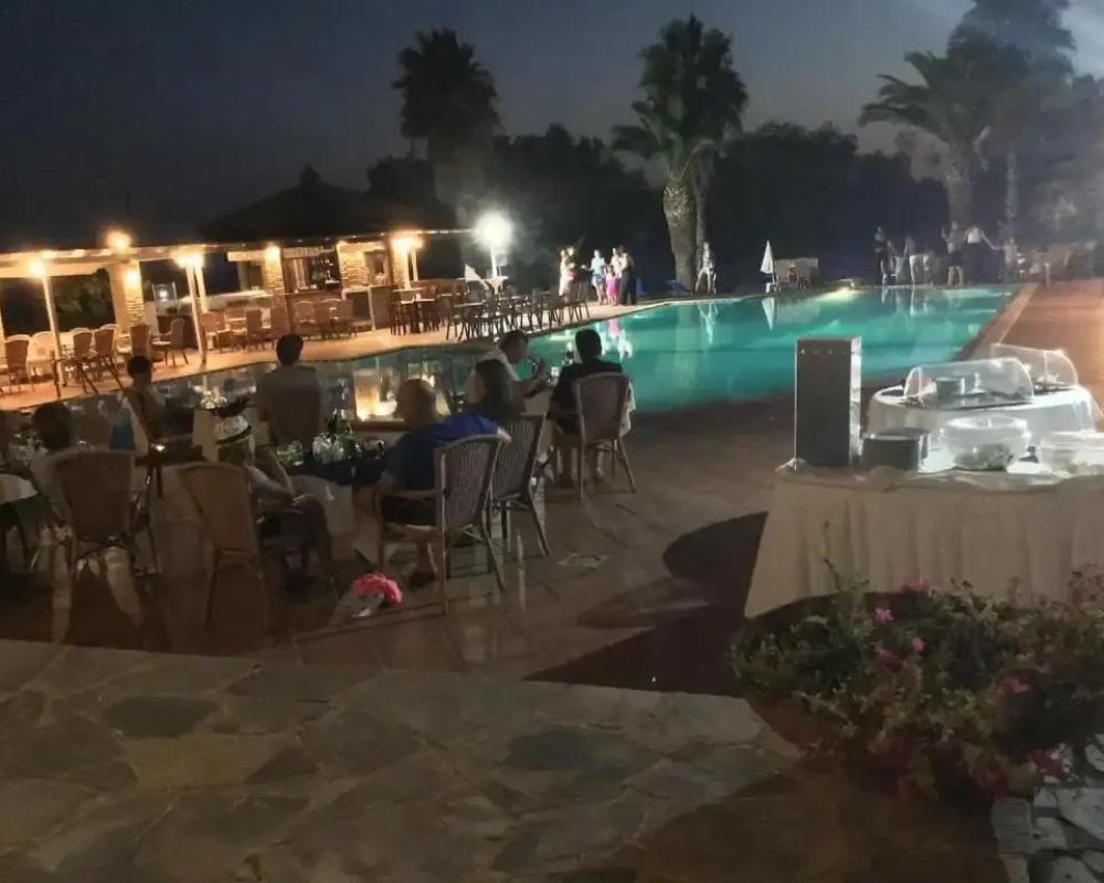 фото Oasis Hotel Kyparissia