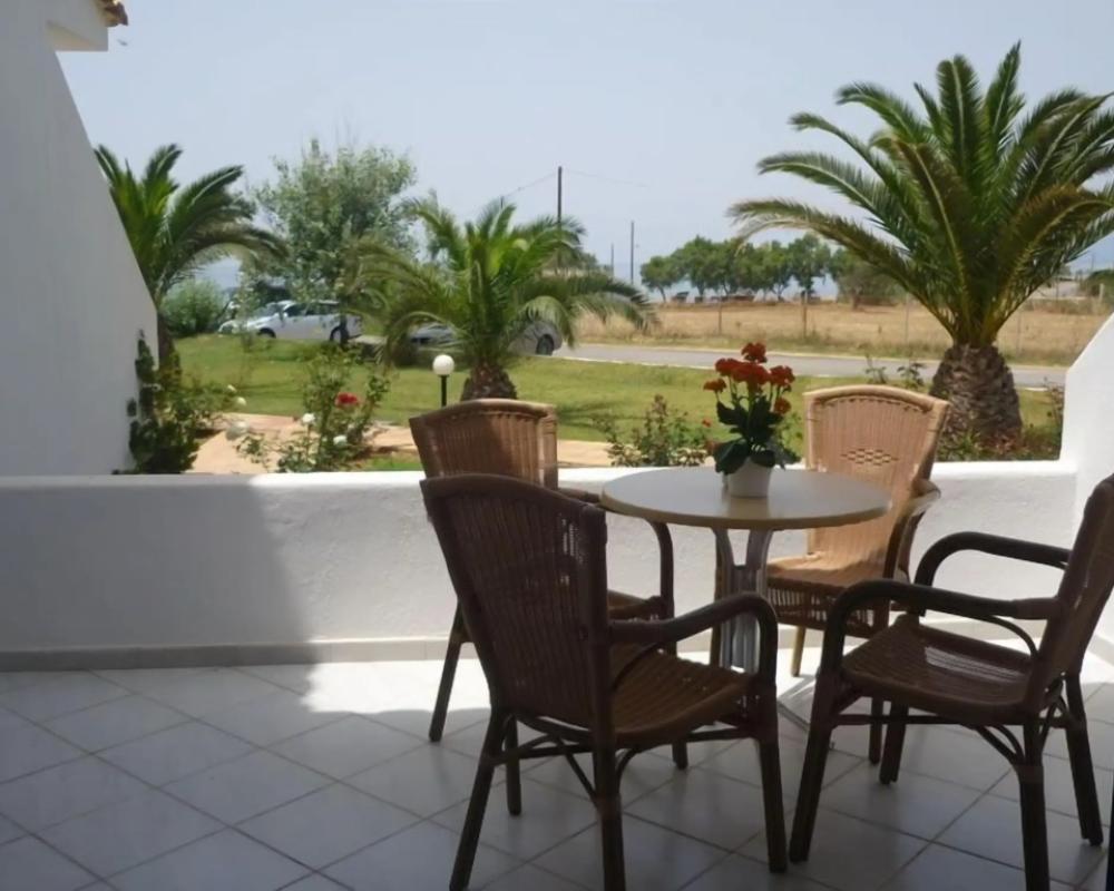 фото Oasis Hotel Kyparissia