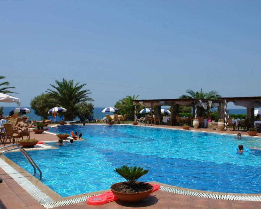 фото Oasis Hotel Kyparissia