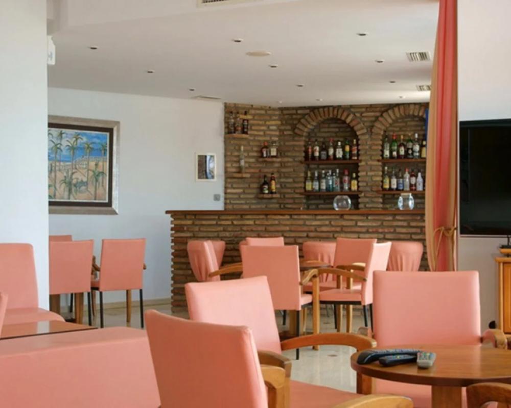 фото Oasis Hotel Kyparissia