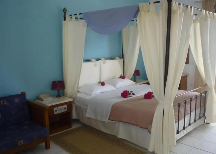 Oasis Hotel Kyparissia