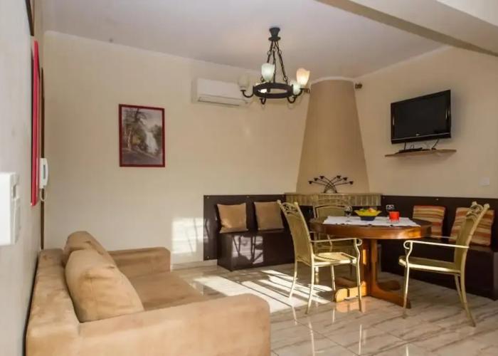 Cozy Flat In An Olive Grove Near a Sandy Beach