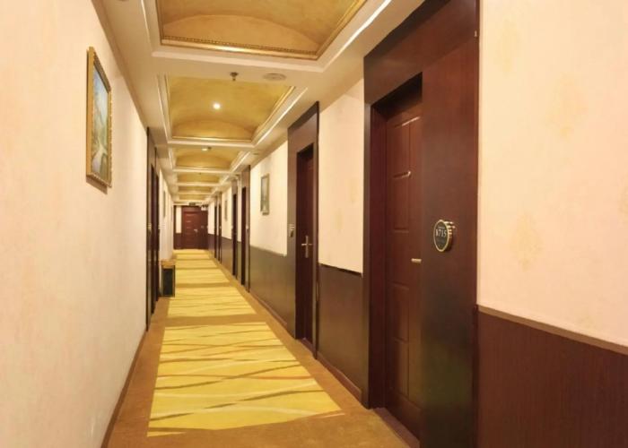 Tyrone Le Grand Large Hotel