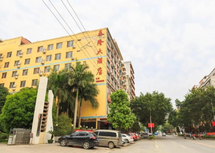 Tyrone Le Grand Large Hotel