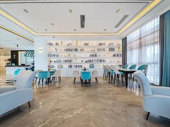 Xana Hotelle (Wuzhou Teng County Weilin City Plaza)