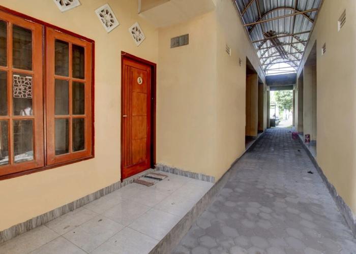 OYO Life 92846 Kost Putra Griya Eka