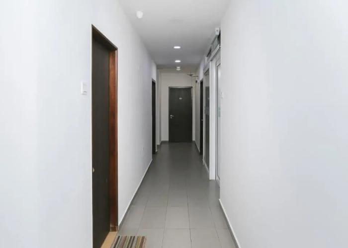 OYO 89915 East Mount Hotel