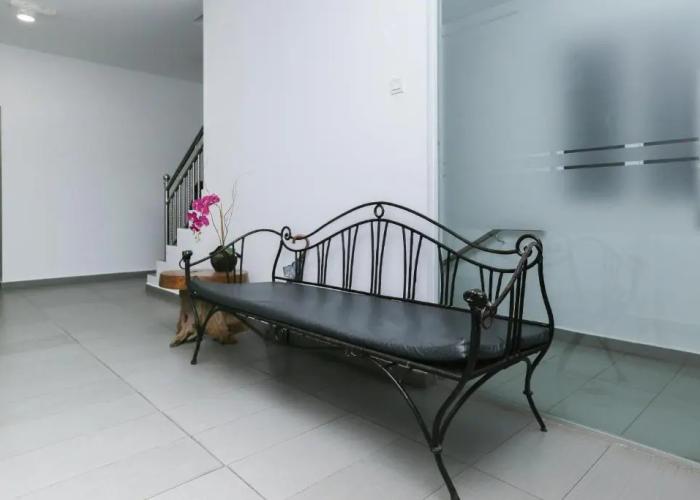 OYO 89915 East Mount Hotel