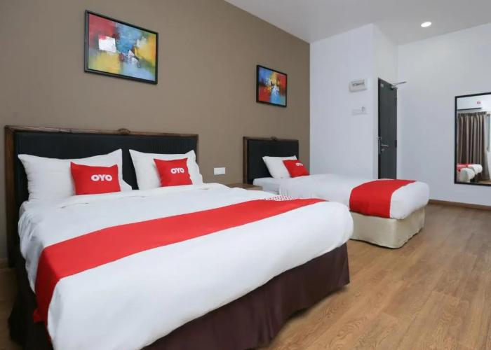 OYO 89915 East Mount Hotel
