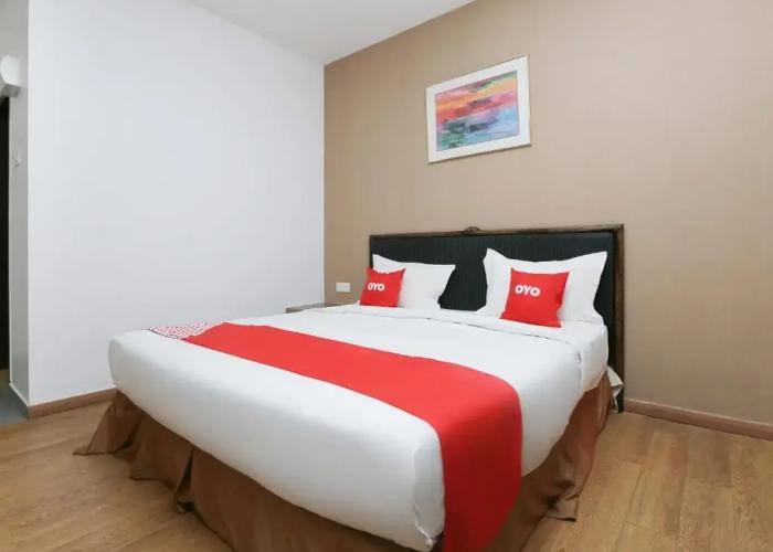 OYO 89915 East Mount Hotel