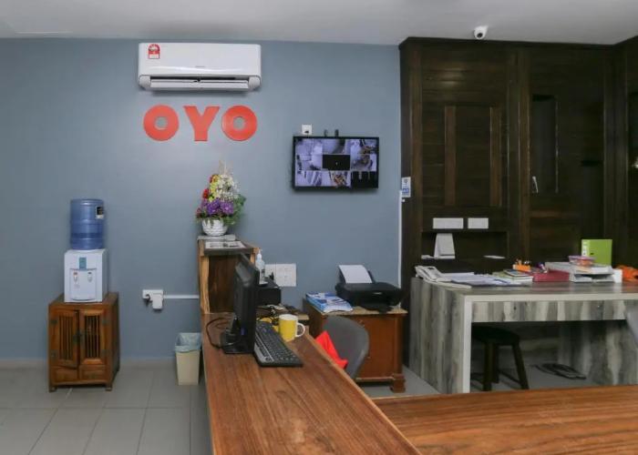 OYO 89915 East Mount Hotel