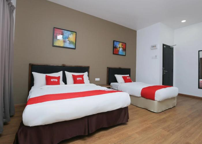 OYO 89915 East Mount Hotel