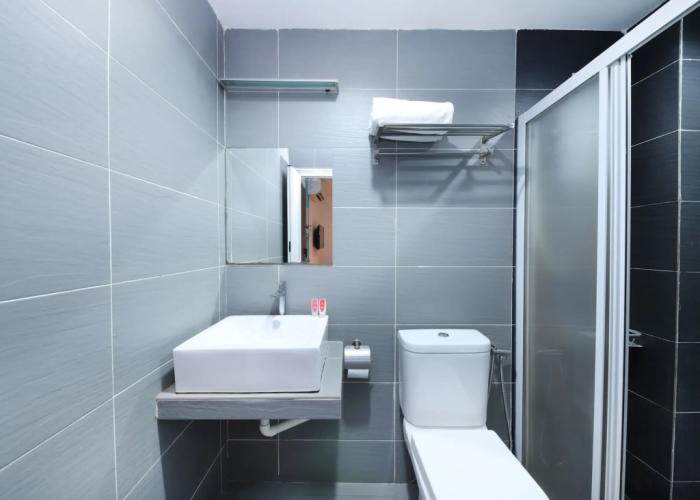 OYO 246 Link Inn (Sanitized Stay)
