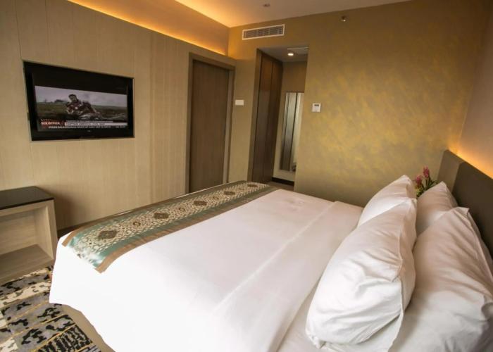 V8 Hotel