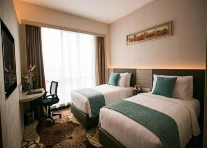 V8 Hotel