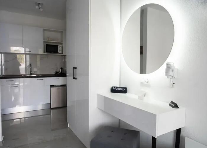 Aeonian Luxury Suites