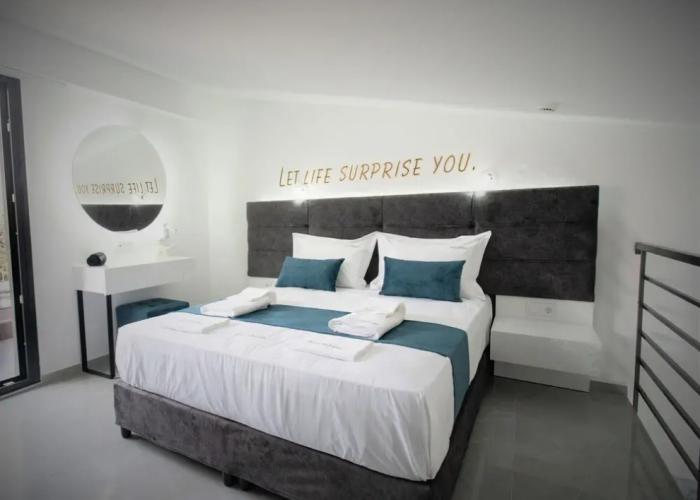 Aeonian Luxury Suites