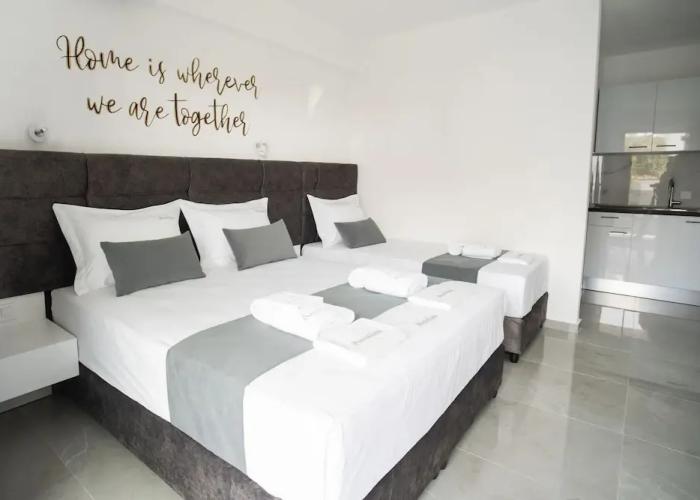 Aeonian Luxury Suites