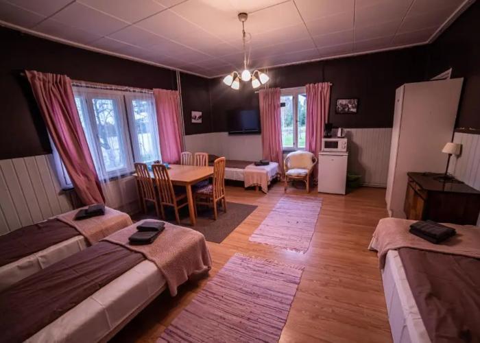 Arctic Guesthouse & Igloos