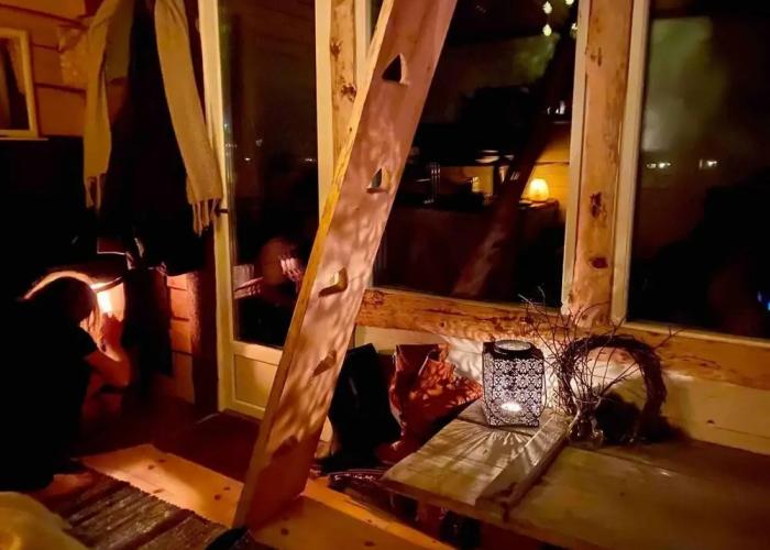 Romantic Cabin Right on the Lake With Fire Place