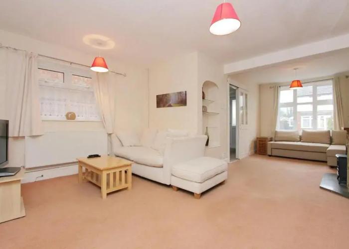 Large Cosy House Ideal for Corporate Lets