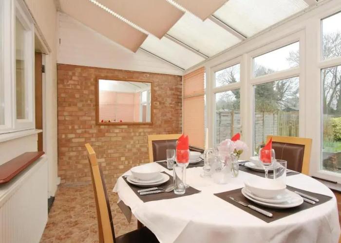 Large Cosy House Ideal for Corporate Lets