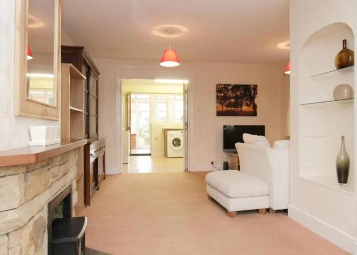 Large Cosy House Ideal for Corporate Lets