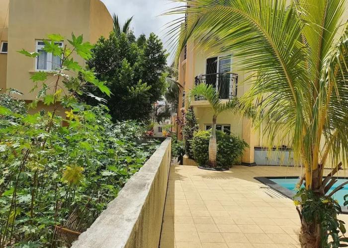 Captivating 3-bed Apartment in Flic en Flac