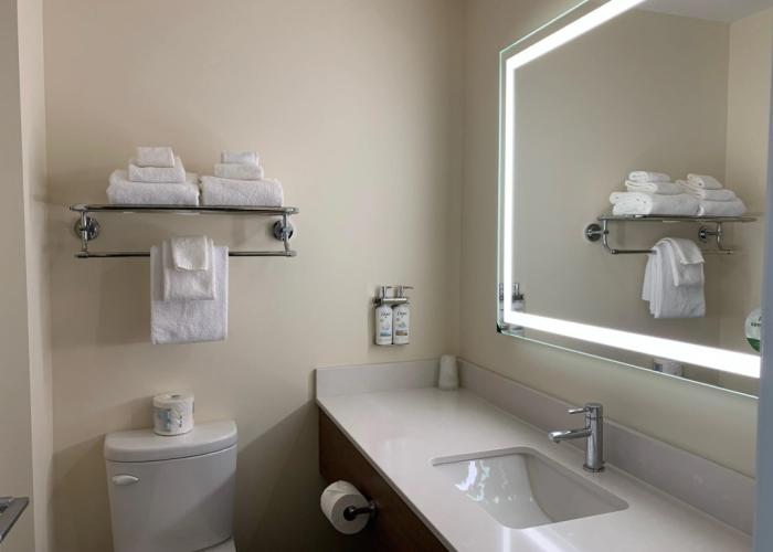 Holiday Inn Victoria Elk Lake by IHG
