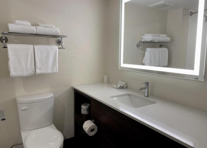 Holiday Inn Victoria Elk Lake by IHG