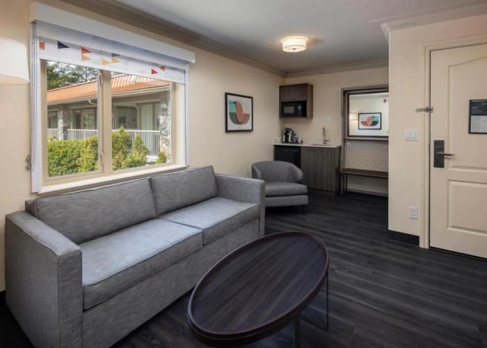 Holiday Inn Victoria Elk Lake by IHG