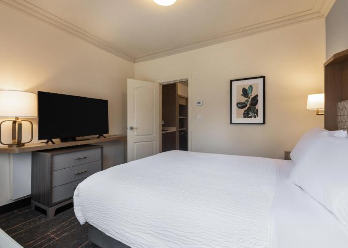 Holiday Inn Victoria Elk Lake by IHG