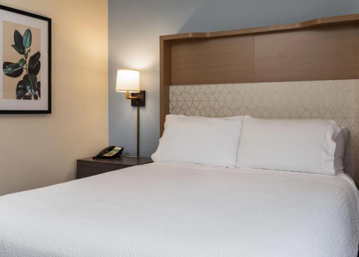 Holiday Inn Victoria Elk Lake by IHG