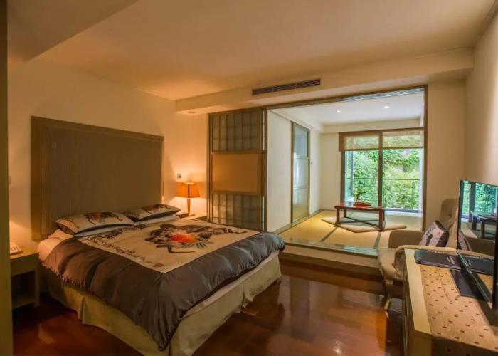 Cedarwood Villa