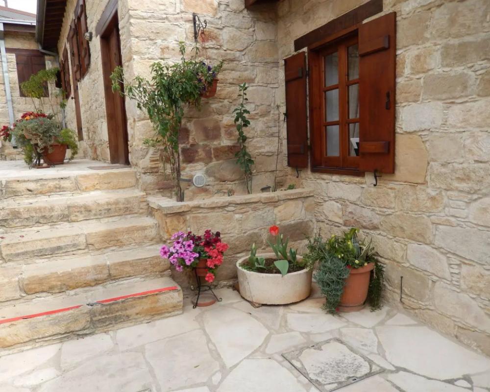 фото Nikis House