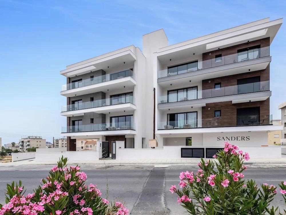 Sanders Elgio - Adorable studio With Balcony